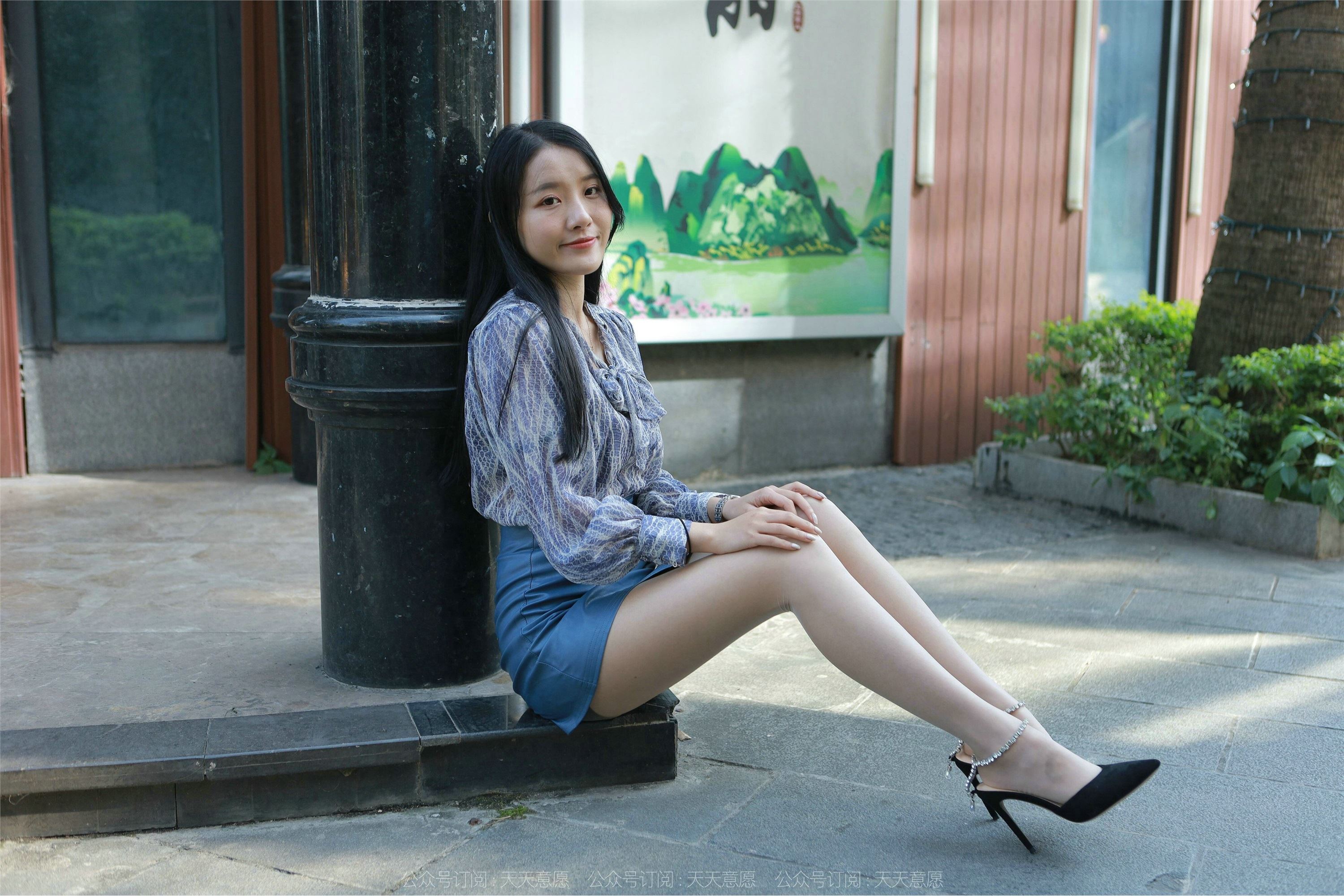 IESS异思趣向  2022.02.02 丝享家995：婉萍《油亮蓝色短裙》